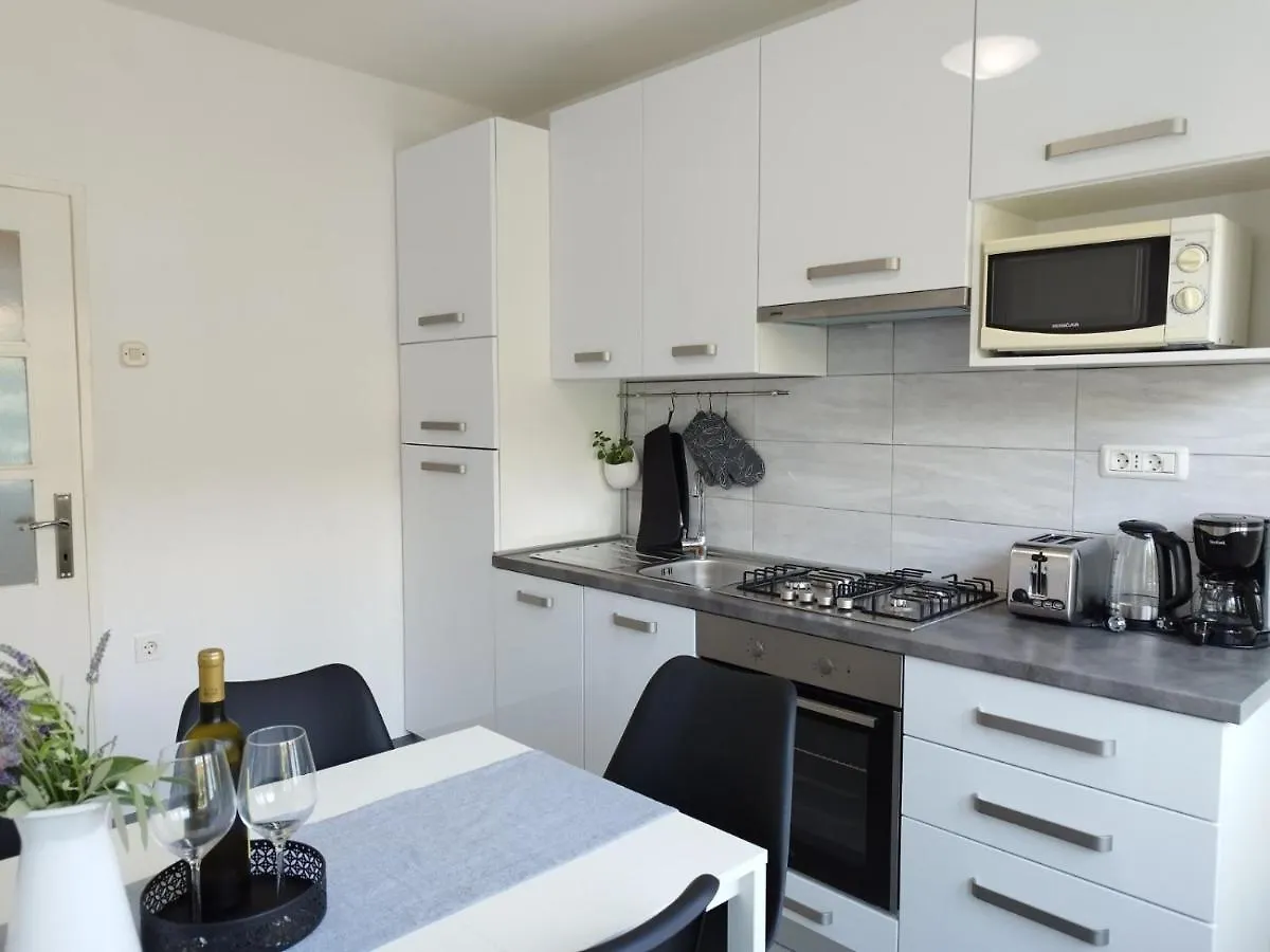 Antemma Apartment 普拉