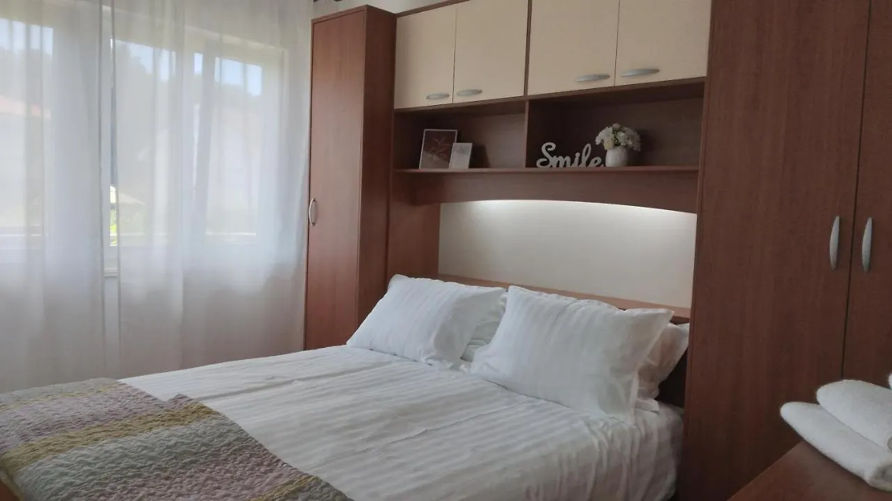 Antemma Apartment Pula 0*,